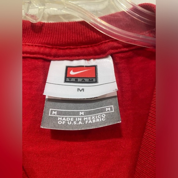 VINTAGE UNLV Rebels Basketball Nike Center Swoosh Tee Size Medium Red - Picture 4 of 4